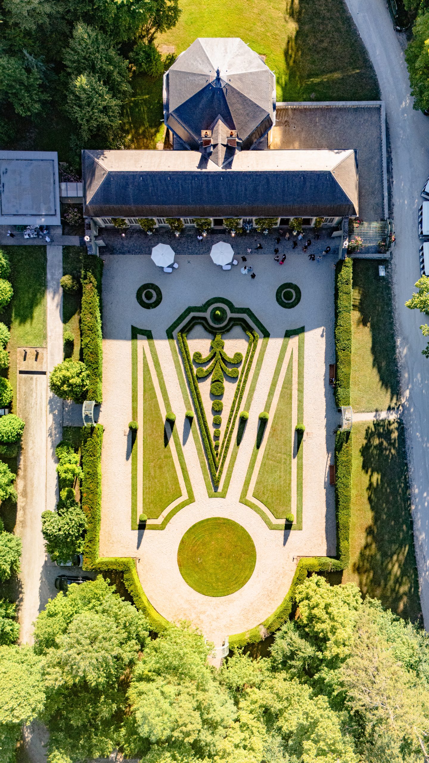 May and Thor sharing a romantic kiss at sunset during their wedding at Château de Chantilly, France.